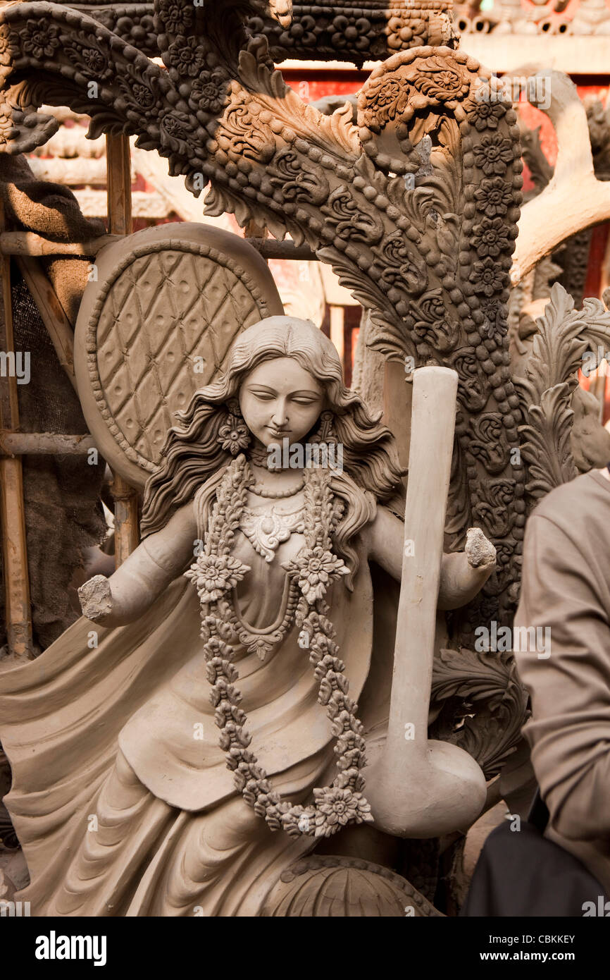 India, West Bengal, Kolkata, Kumartuli, sculptors’ enclave, clay puja effigies of Goddess Saraswati awaiting painting Stock Photo