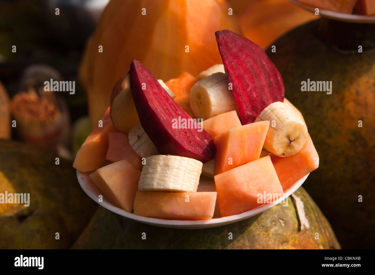 India, West Bengal, Kolkata, Esplanade long distance bus stand, fresh fruit salad for sale on roadside stall Stock Photo