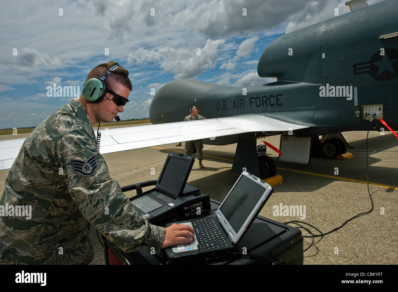 Что такое беспилотник на войне. RQ-4 Global Hawk. Беспилотник RQ-4. RQ-4b «Global Hawk» военно-воздушных сил США.. БПЛА Глобал Хоук.