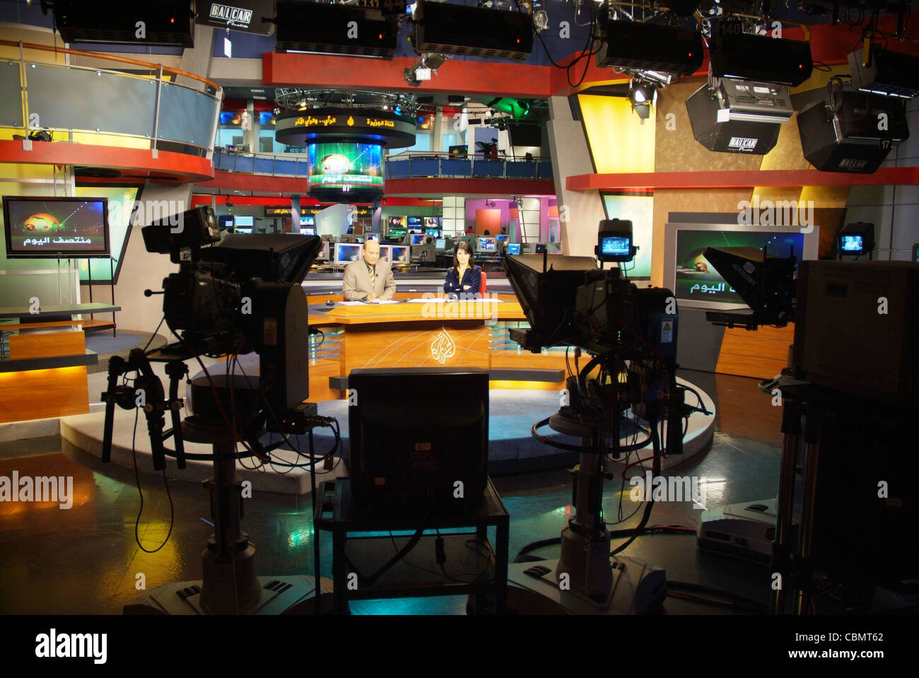 Al jazeera satellite tv anchors hi res stock photography and images Alamy