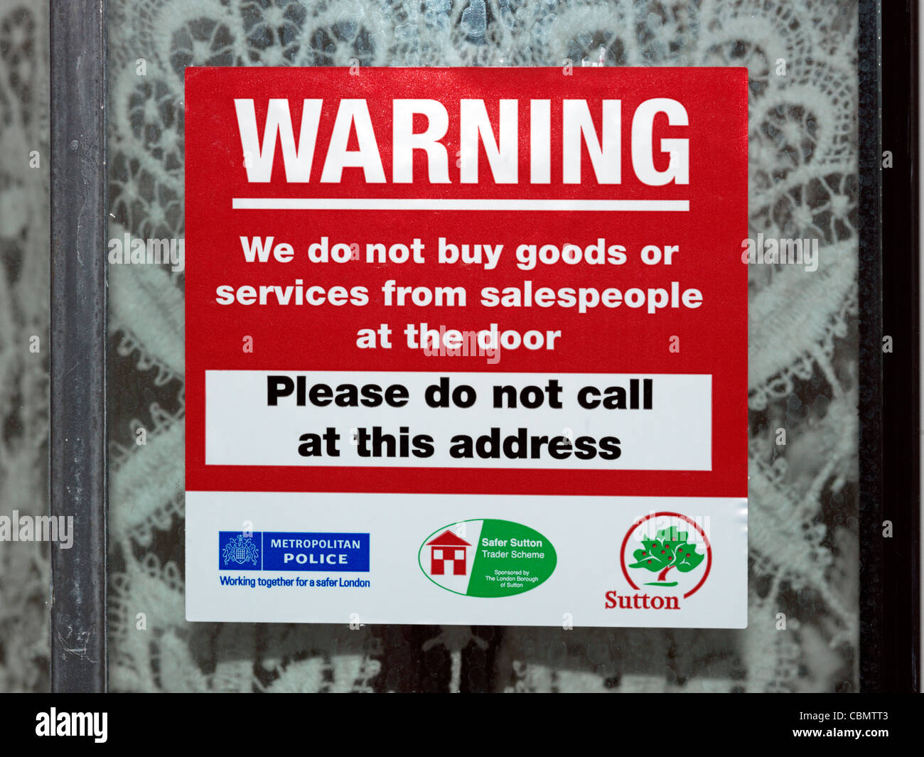 Warning Sign We do not buy goods or services at the door Stock Photo - Alamy