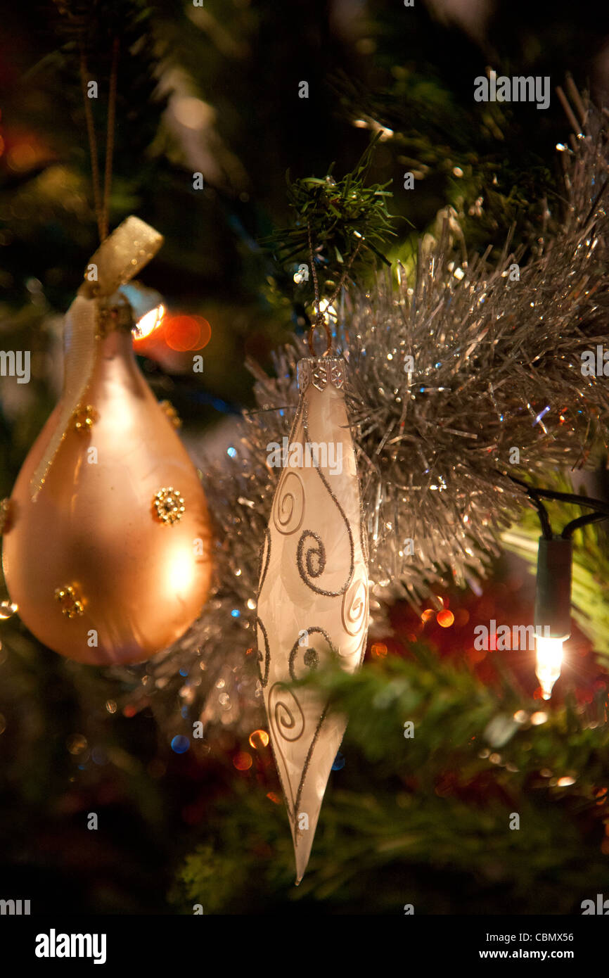 Tinsel on tree hi-res stock photography and images - Alamy