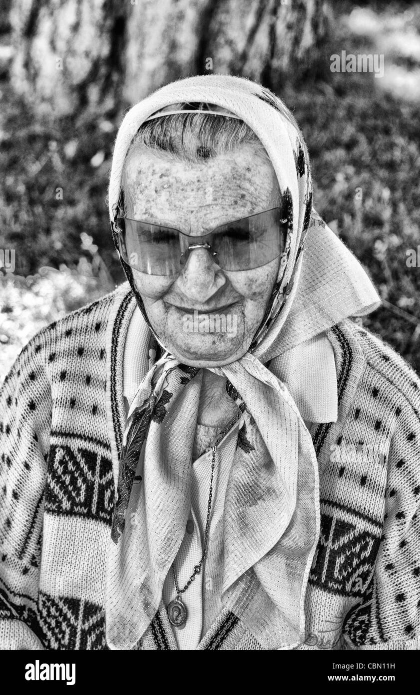 Babushka scarf hi-res stock photography and images - Alamy
