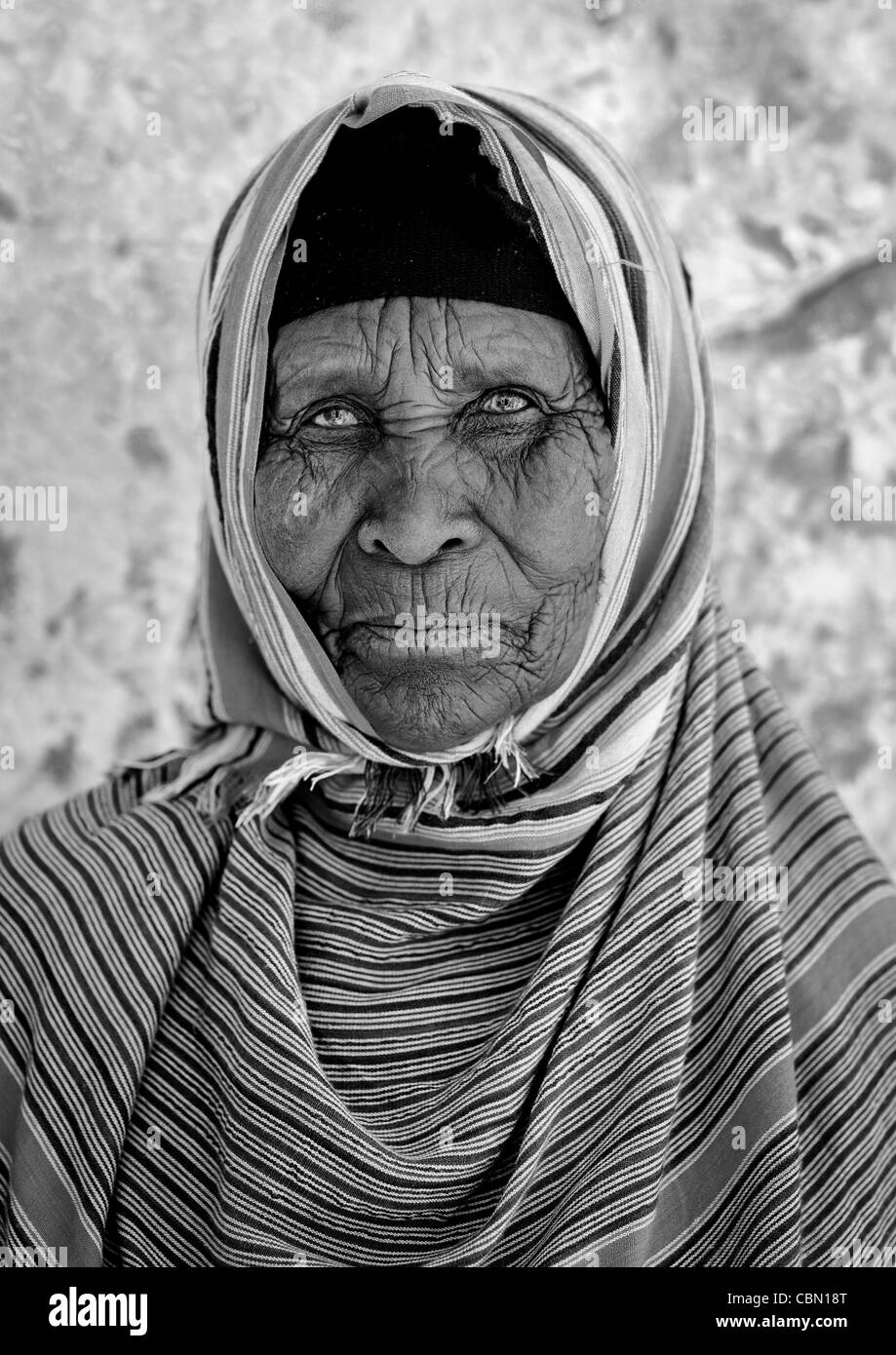 Portrait Of A Senior Wrinkle Skinned Black Woman In Degehabur Area, Somaliland Stock Photo