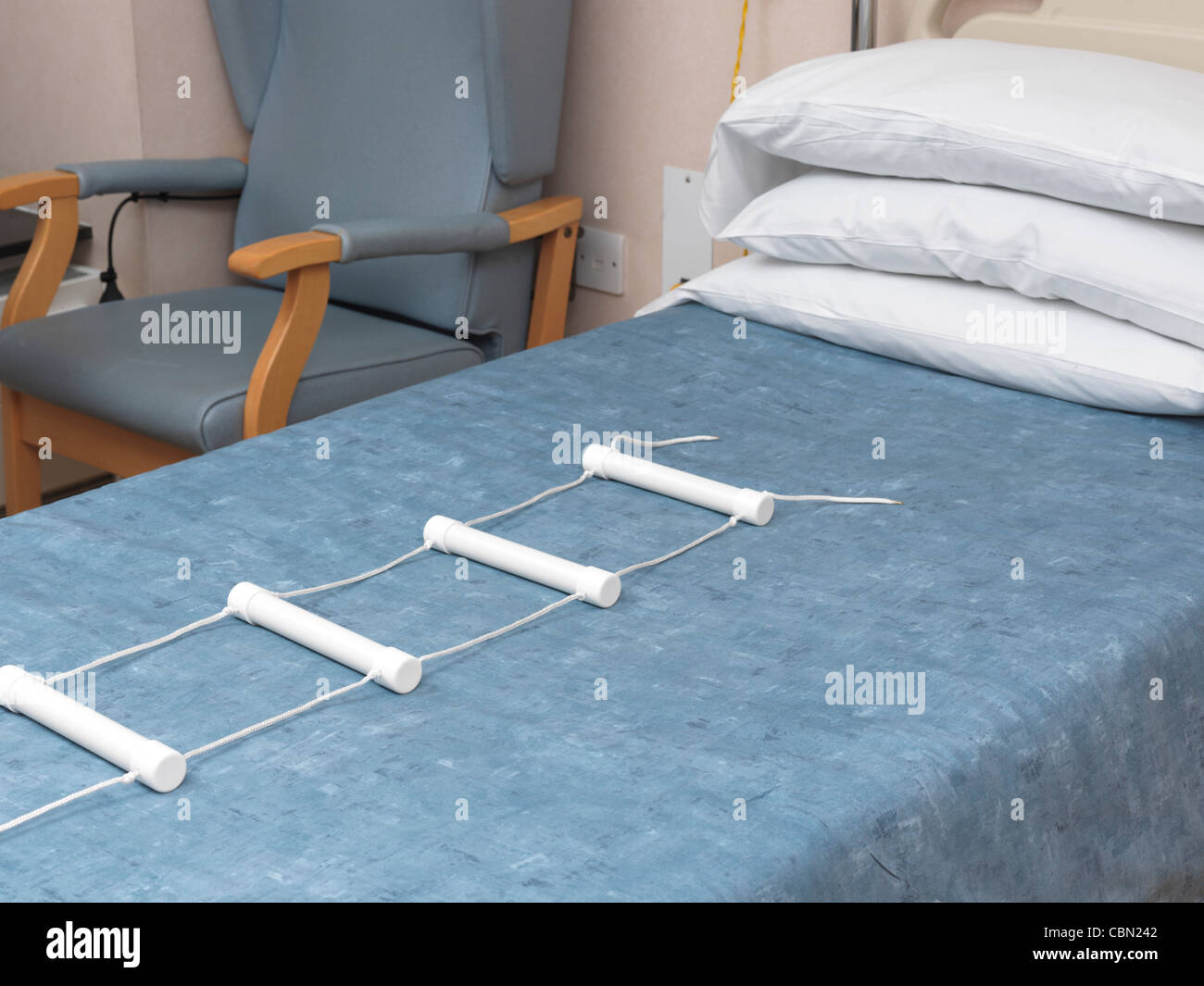 Rope pull ladder hires stock photography and images Alamy