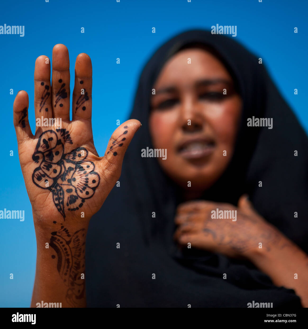 Black Veil Woman Showing Henna Painted Hand Berbera Area Somaliland Stock Photo