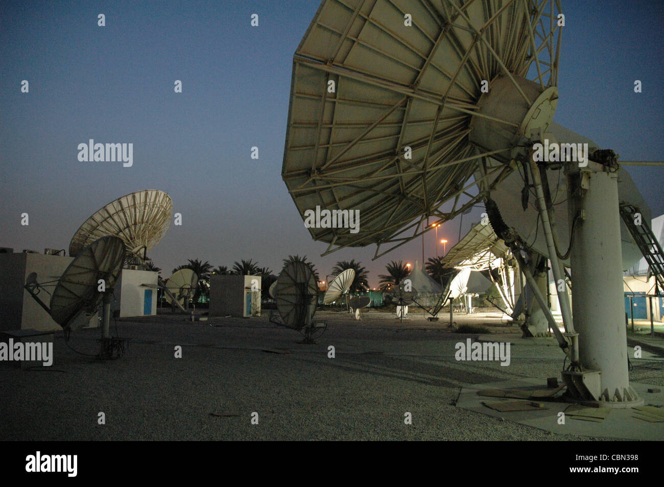 Dish shaped parabolic antenna hires stock photography and images Alamy