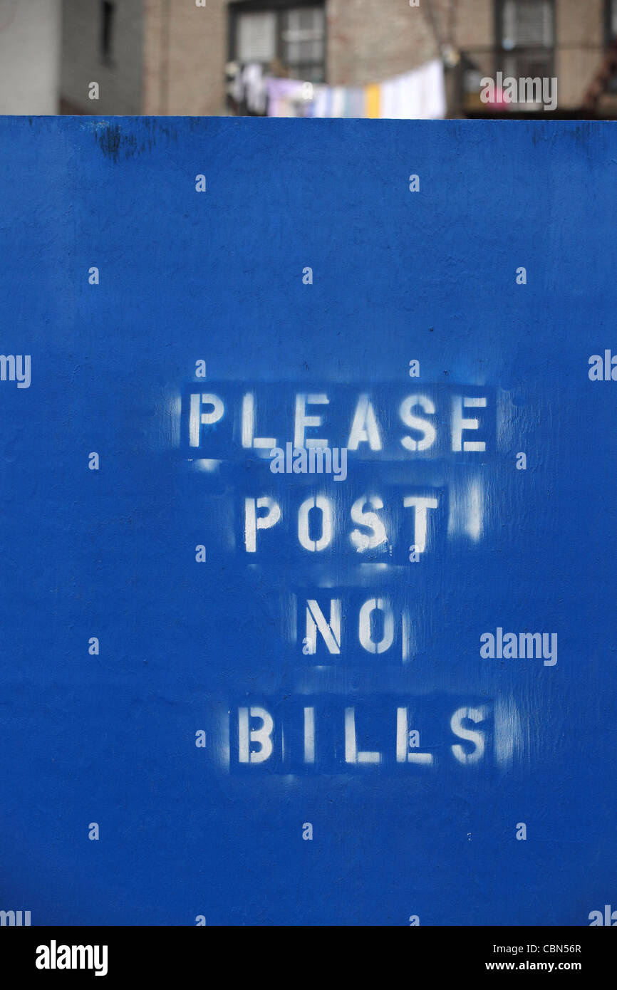 'please post no bills' stenciled sign on hoarding, Manhattan, New York City, NY, USA Stock Photo