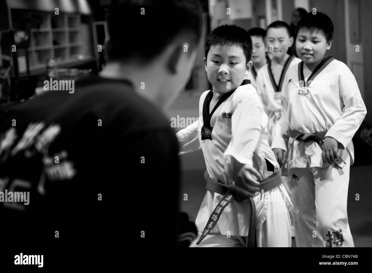 Taekwondo training class at the BoTao Taekwondo School in the Chaoyang Gymnasium, Beijing Stock Photo