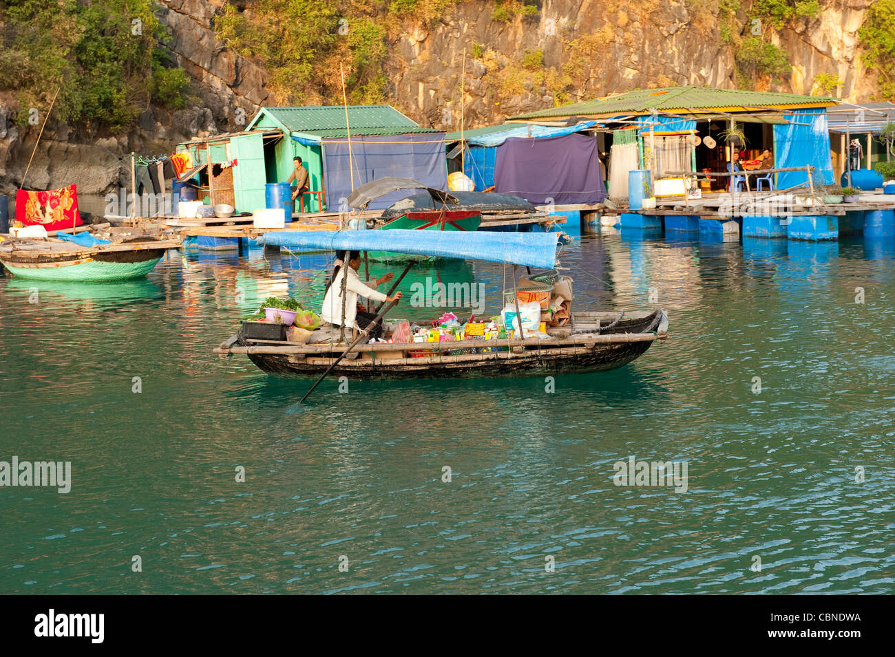 Vung Vieng (Vong Vieng) Floating Village Vietnam Stock Photo - Alamy