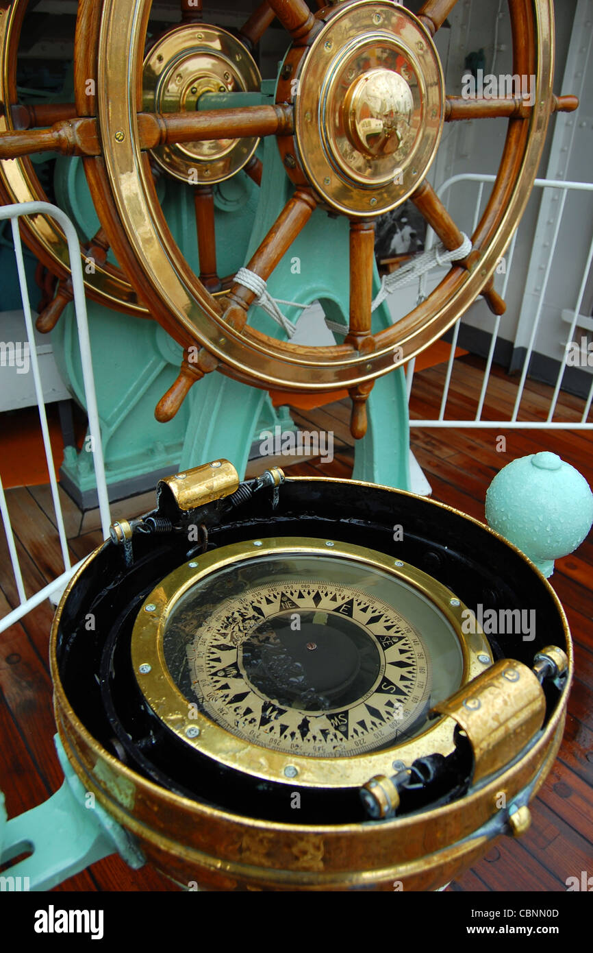 Binnacle compass hires stock photography and images Alamy