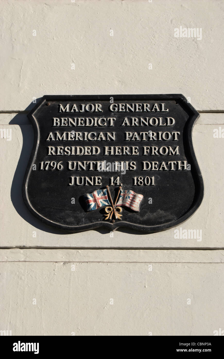 plaque marking a london home of benedict arnold, a major general who