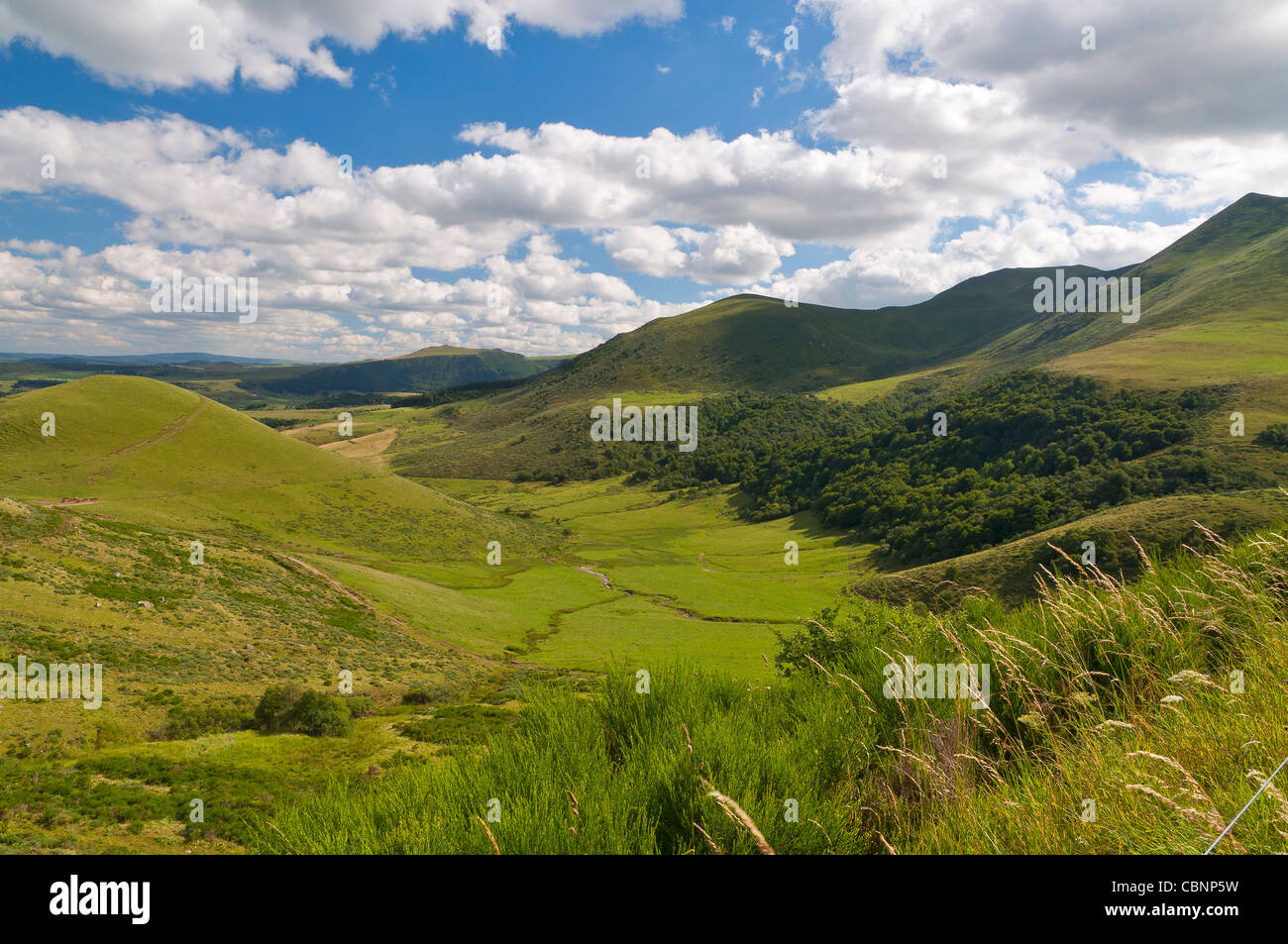 Parc naturel des volcans d'auvergne hi-res stock photography and images ...