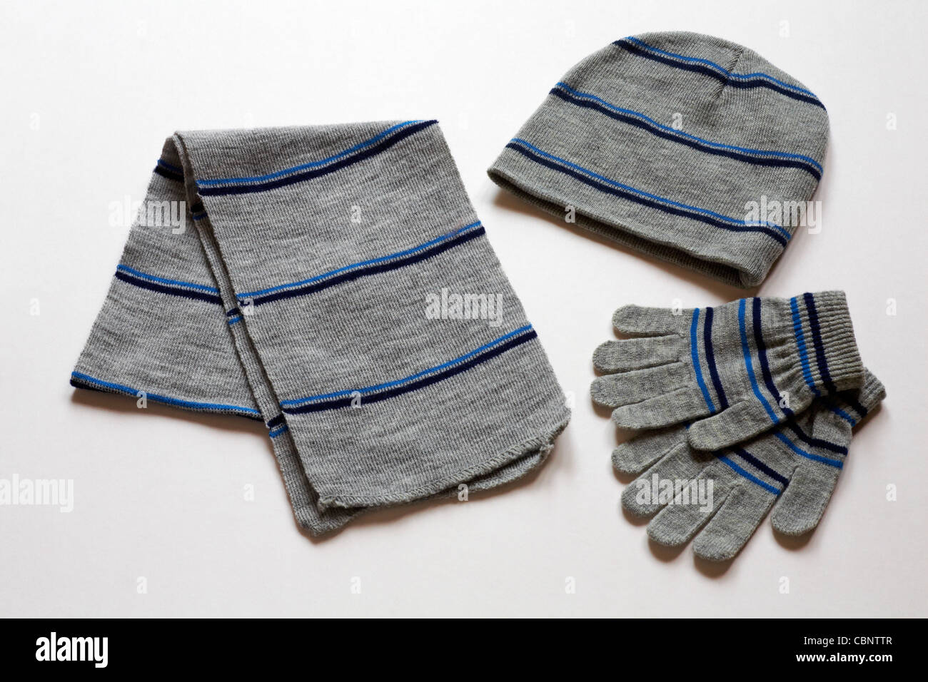 Kids hat scarf gloves hi res stock photography and images Alamy