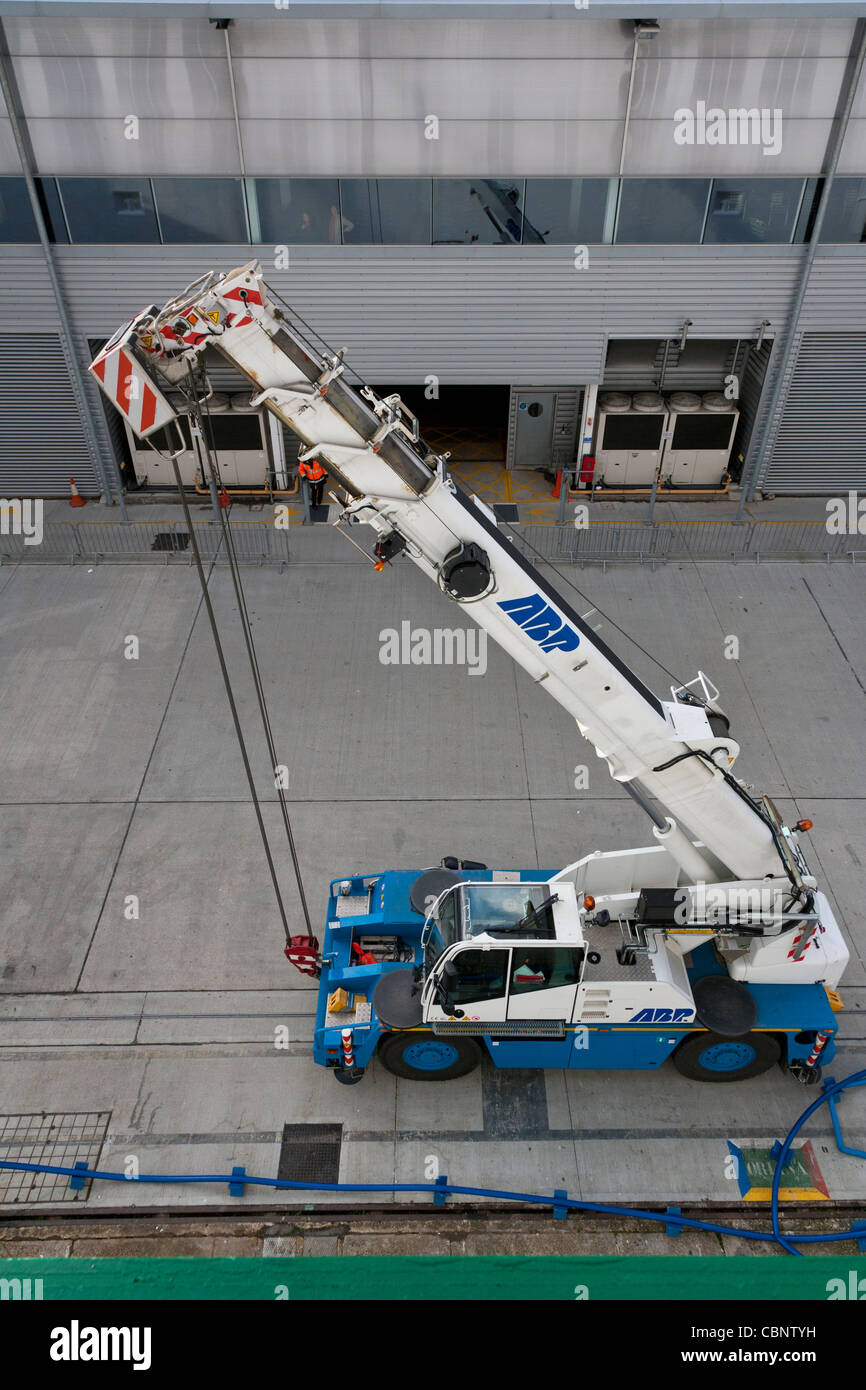 Mobile Crane Southampton Docks Southampton Docks Stock Photo Alamy