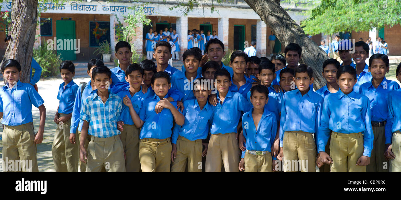 Indian Hindu schoolchildren at state school at Kaparda village in Rajasthan, Northern India Stock Photo