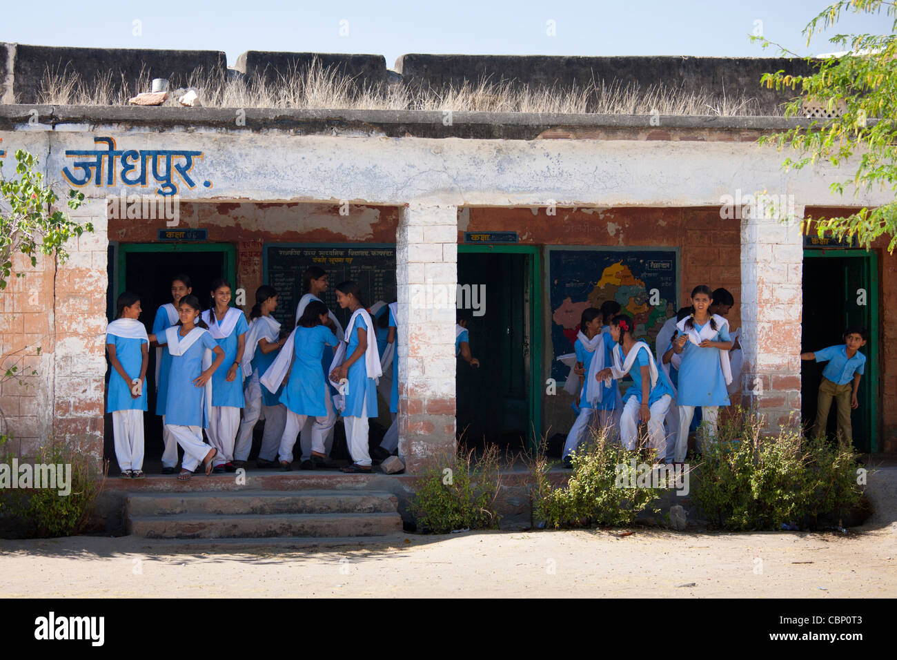 Indian Hindu schoolchildren at state school at Kaparda village in Rajasthan, Northern India Stock Photo