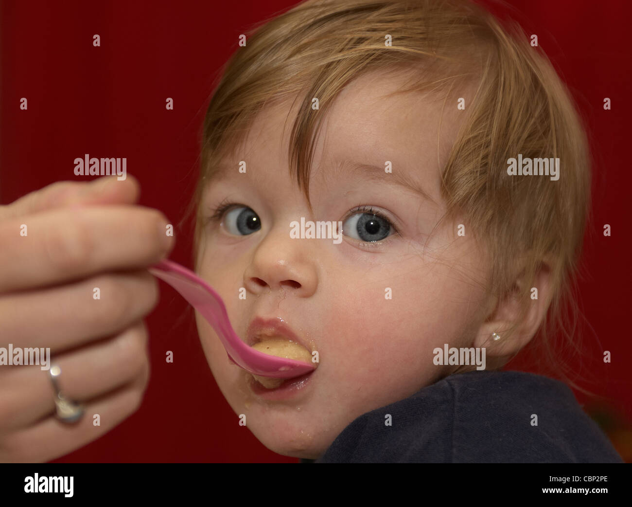 Spoonsimg Spooning feed hi-res stock photography and images - Alamy