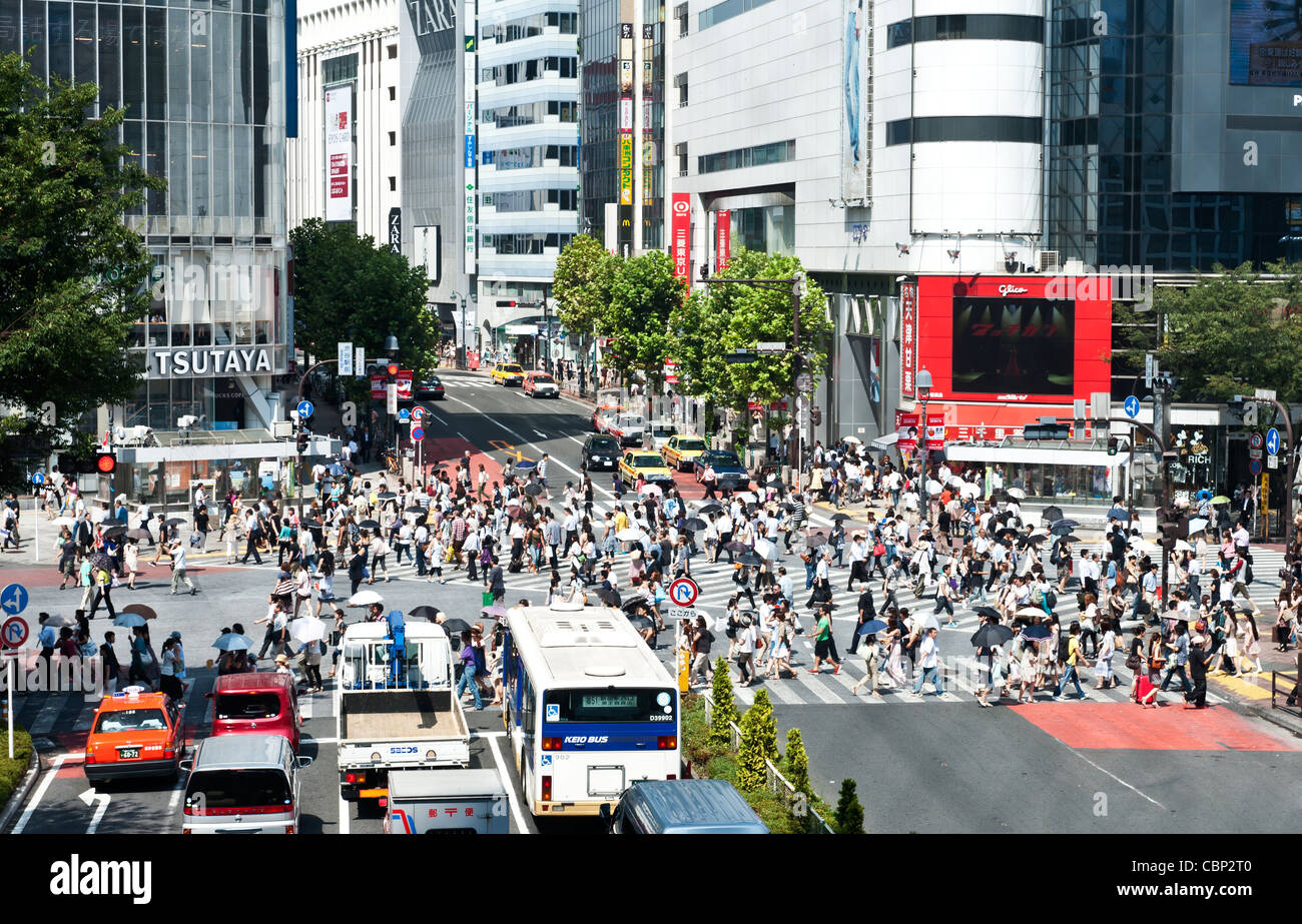 Very busy crossing Shibuya with crowds of people and waiting cars, Tokyo - Japan Stock Photo