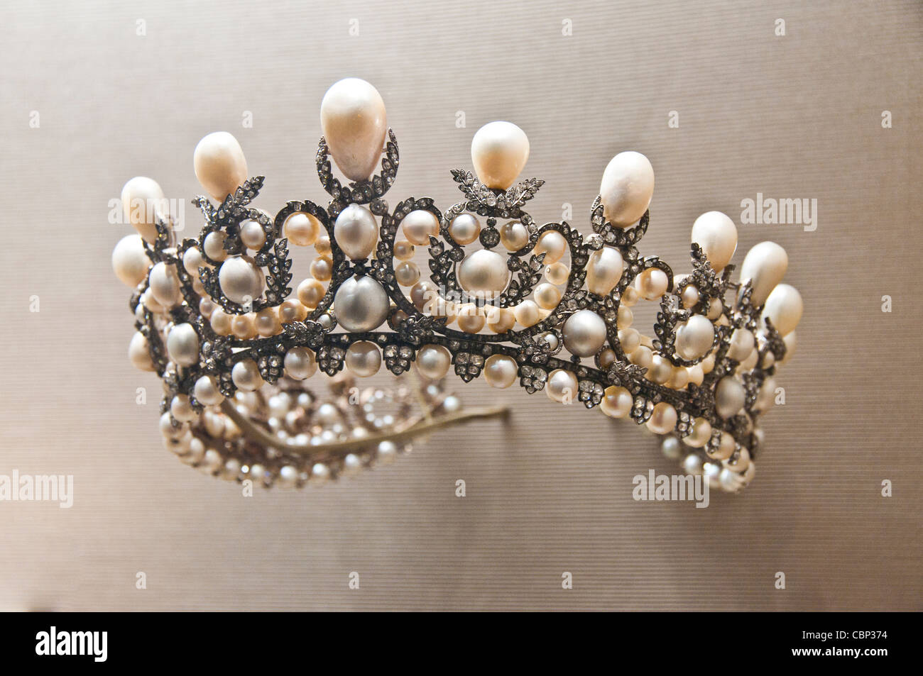 Louvre, paris, french crown jewels hires stock photography and images