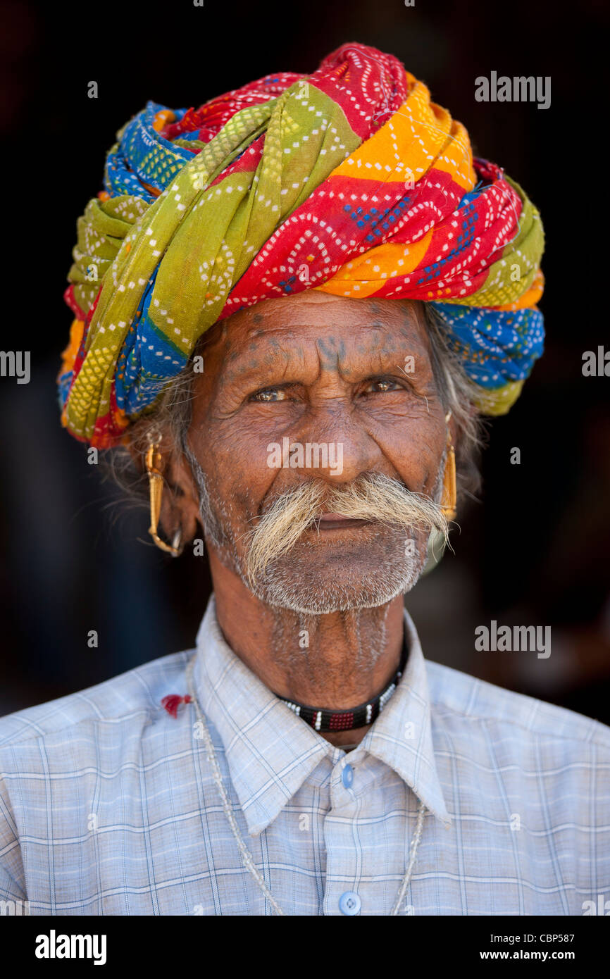 Indian man wearing traditional Rajasthani turban in Sadri town in Pali District of Rajasthan, Western India Stock Photo