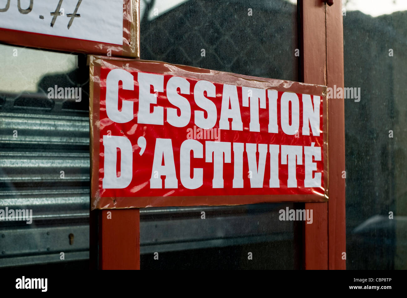Business closed sign in French Stock Photo Alamy