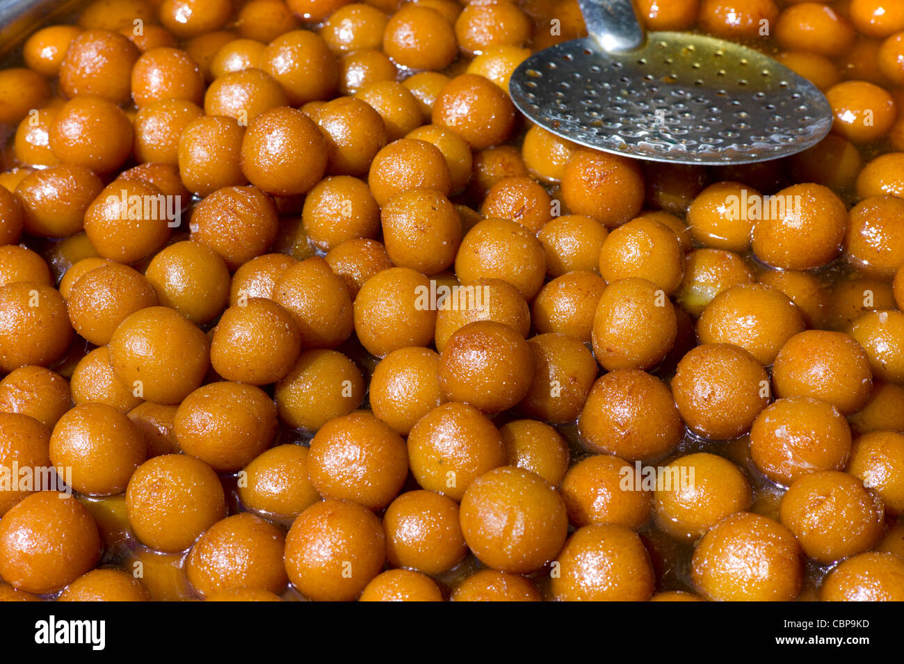 Deep-fried snack foods on sale in old town market Udaipur, Rajasthan, Western India, Stock Photo