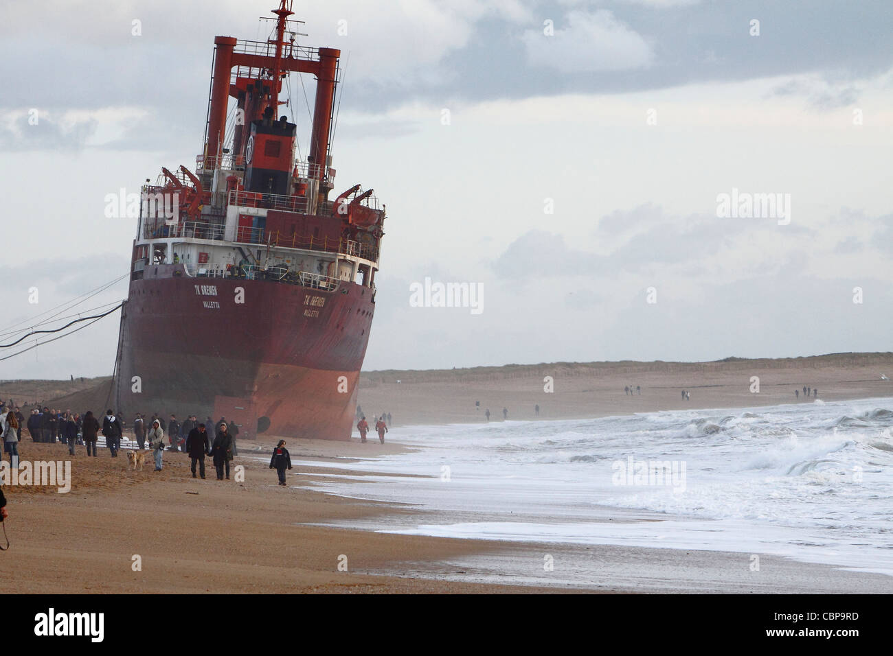 to run aground of the cargo boat TK Bremen on the beach of Kerminihy to Erdeven Stock Photo