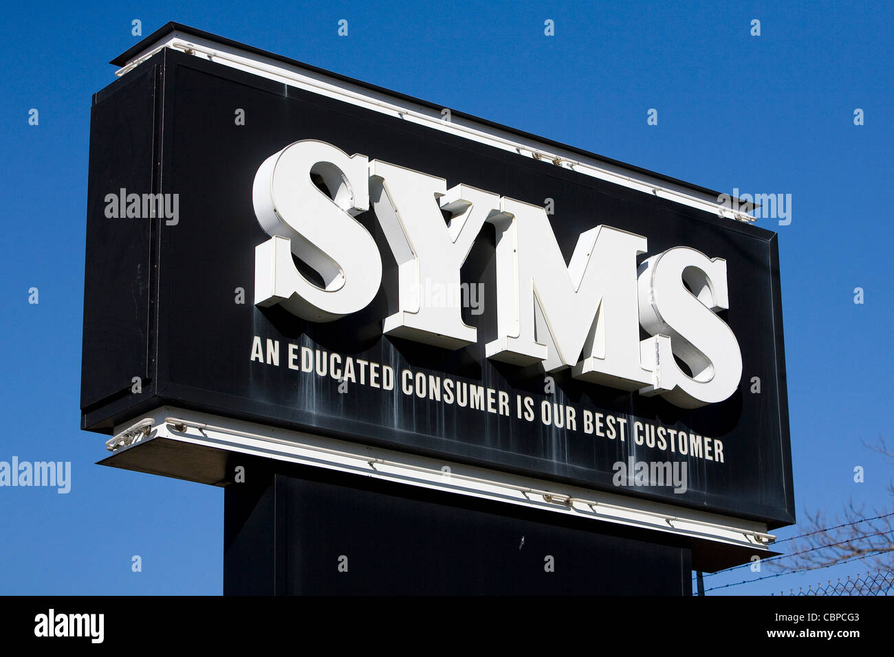 A Syms store going out of business sale. Stock Photo