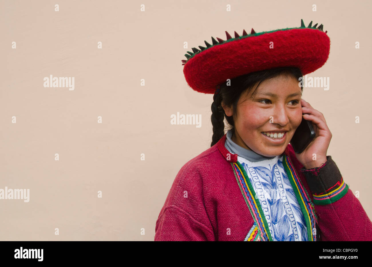 Modern life in Peru woman in traditional dress and hat with cell phone communicating via wireless Stock Photo