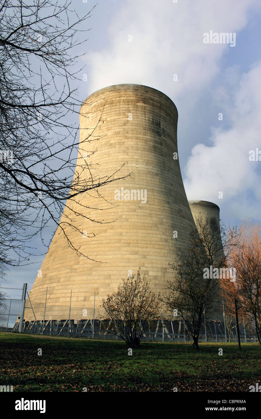 The cooling towers of Didcot A dual-fired coal and oil power station, opened in 1970, in Oxfordshire England UK Stock Photo