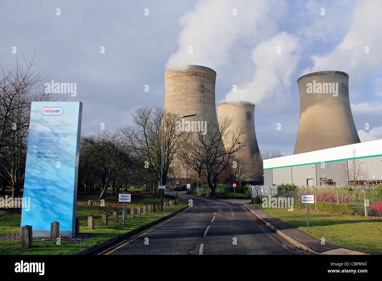 The cooling towers of Didcot A dual-fired coal and oil power station, opened in 1970, in Oxfordshire England UK Stock Photo