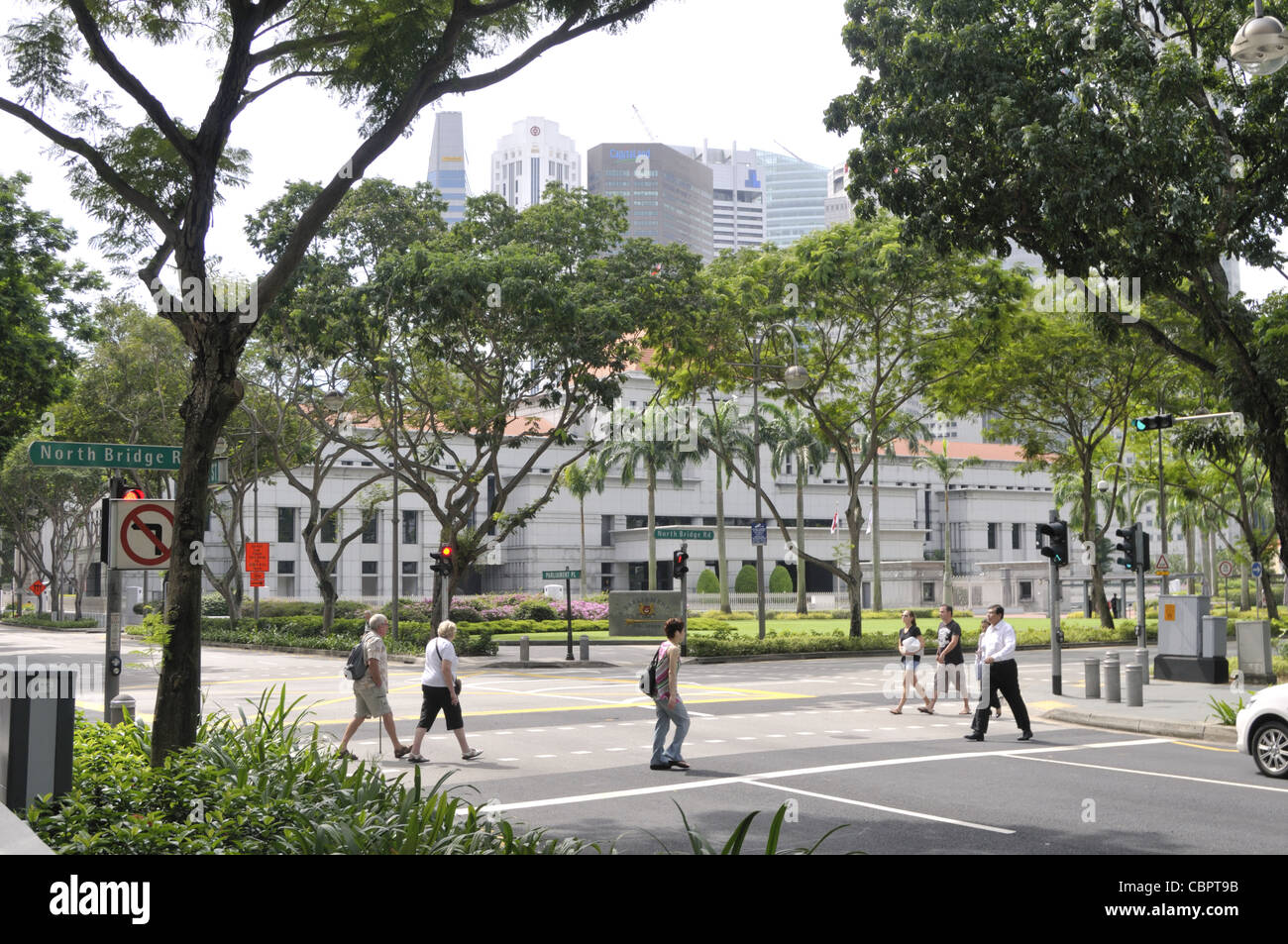 Singapore pedestrian crossing hi-res stock photography and images - Alamy