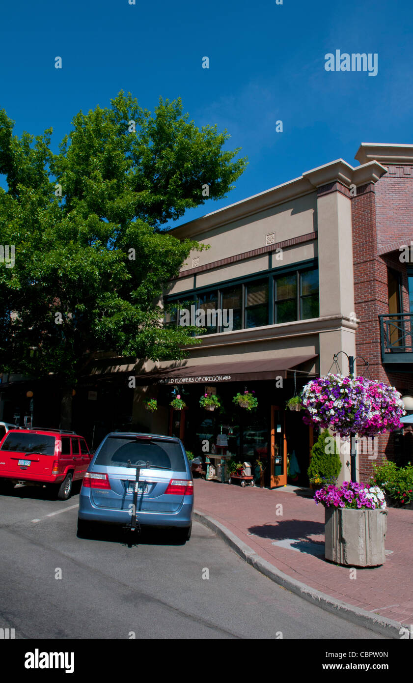 Bend, Oregon downtown city center on Bond Street with cafes and Wall Street Stock Photo Alamy