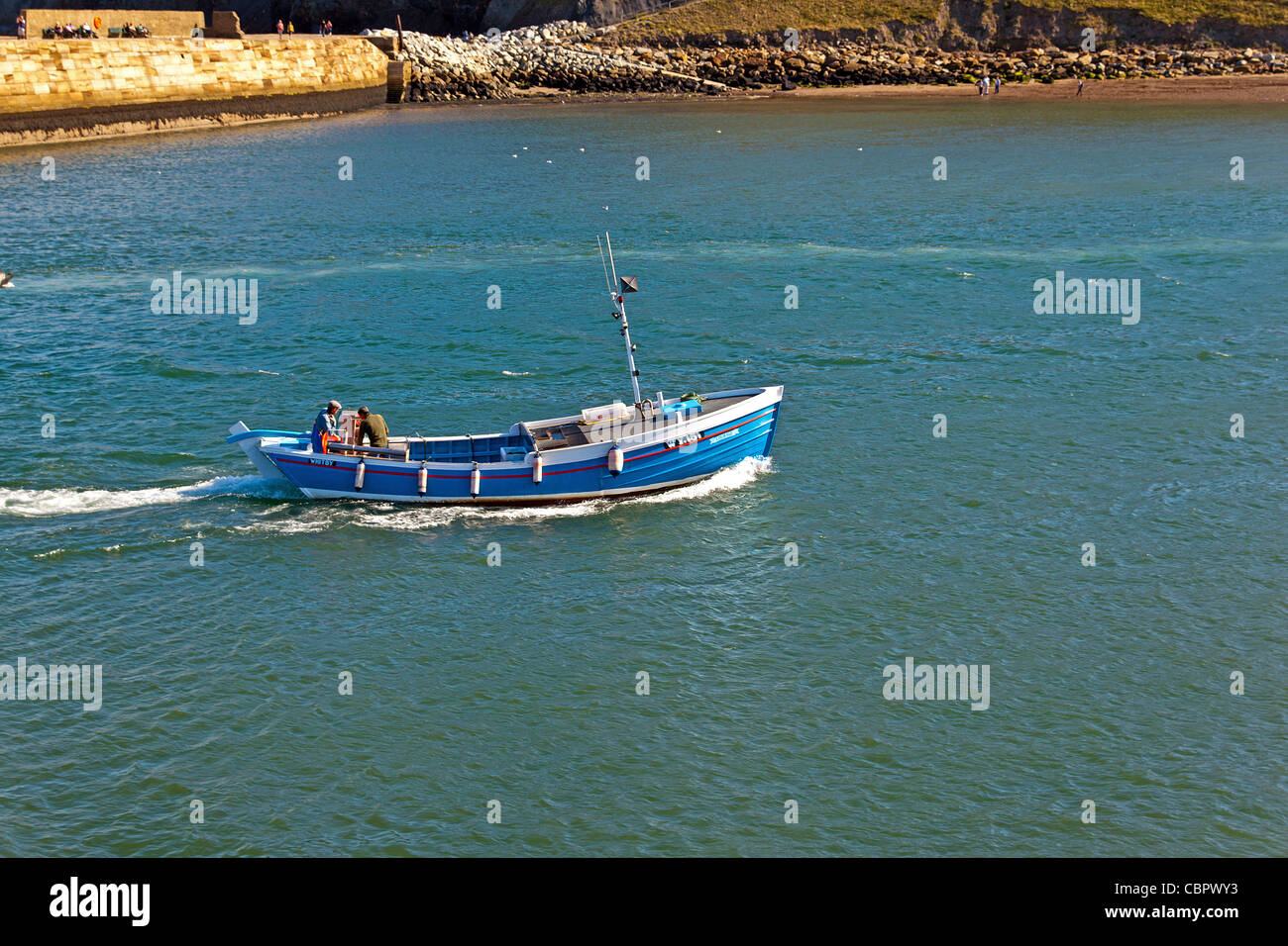 Fishing boat returning to Whitby Harbour Stock Photo - Alamy