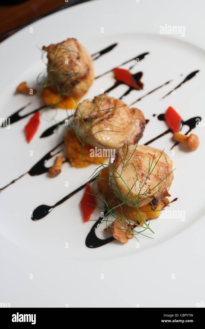 Pan fried scallops Stock Photo Alamy