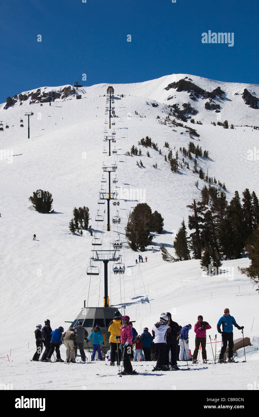 USA, California, Eastern Sierra Nevada Area, Mammoth Lakes, Mammoth Mountain Ski Area, Ski Lift at McCoy Station Stock Photo