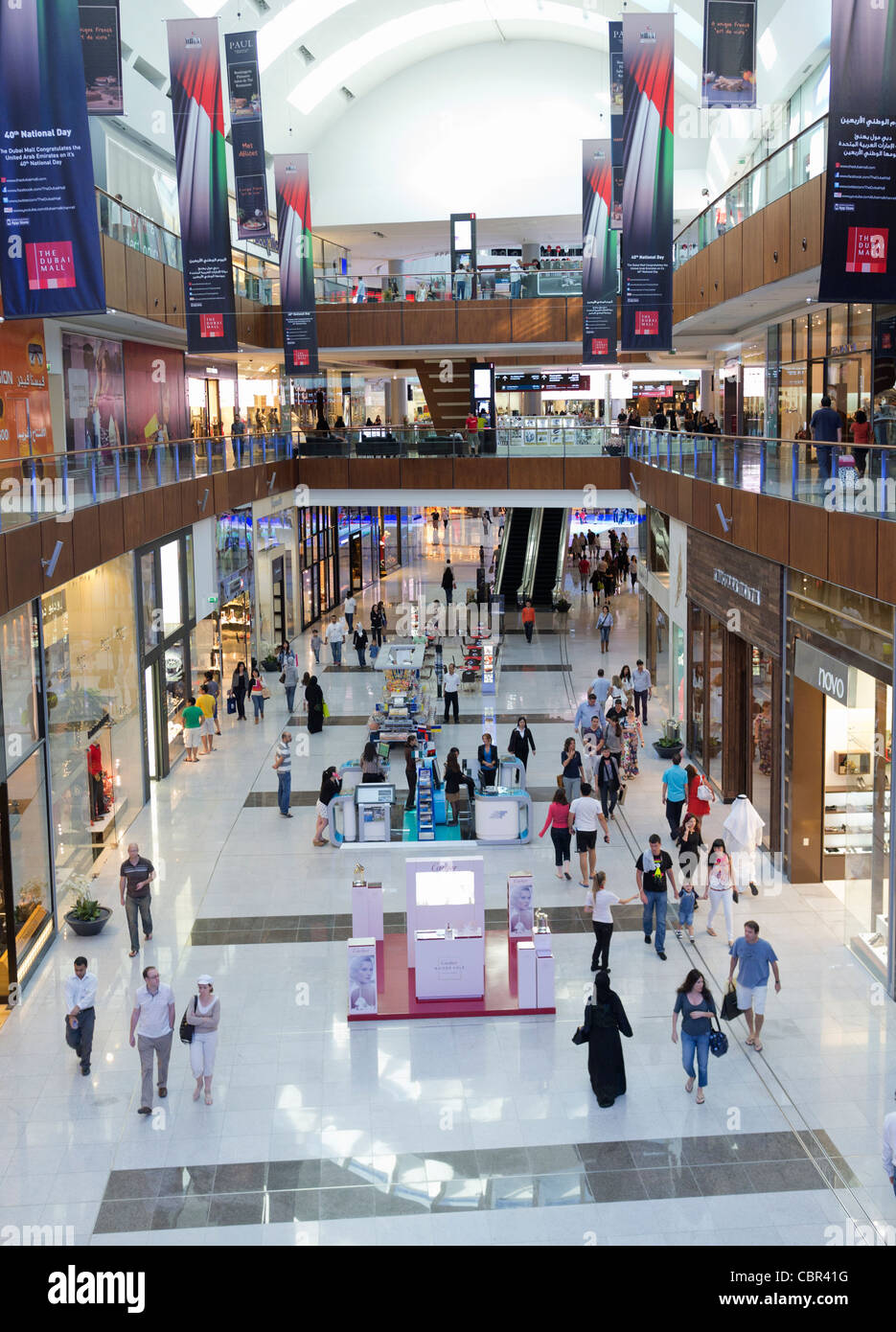 Dubai shopping mall hi-res stock photography and images - Alamy