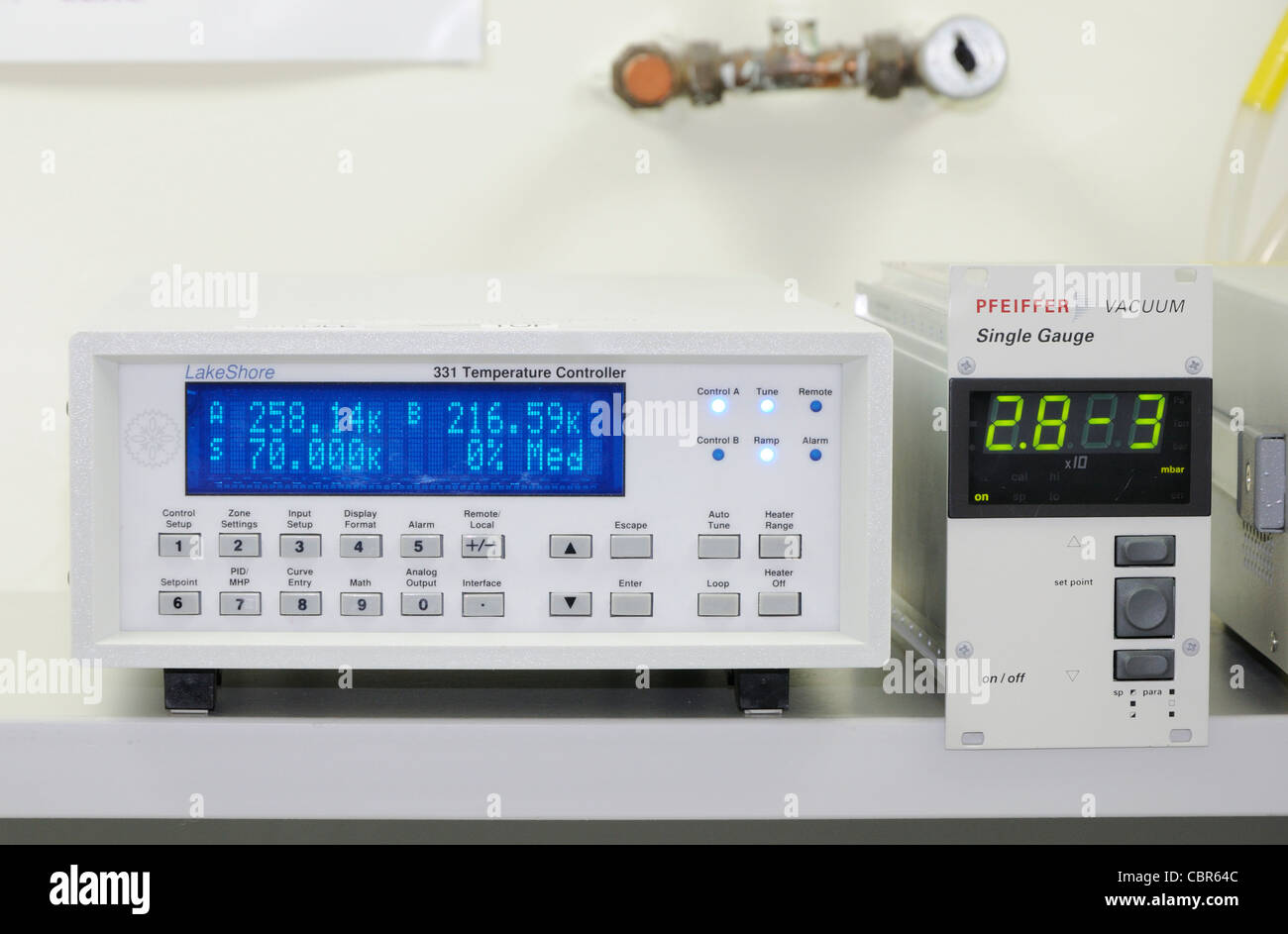 Electronic pressure gauges hi-res stock photography and images - Alamy