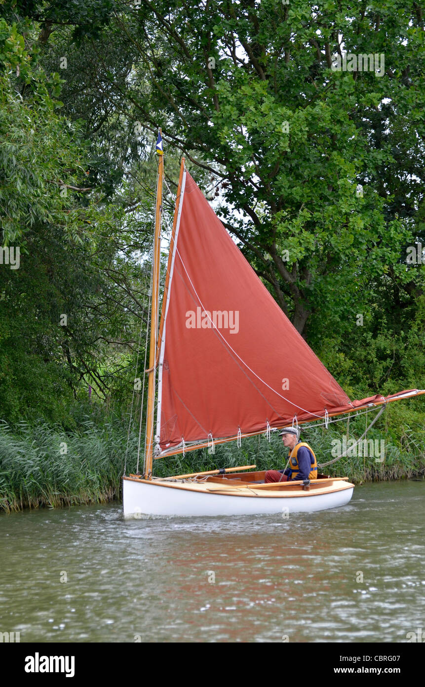 Dinghy sailing hires stock photography and images Alamy