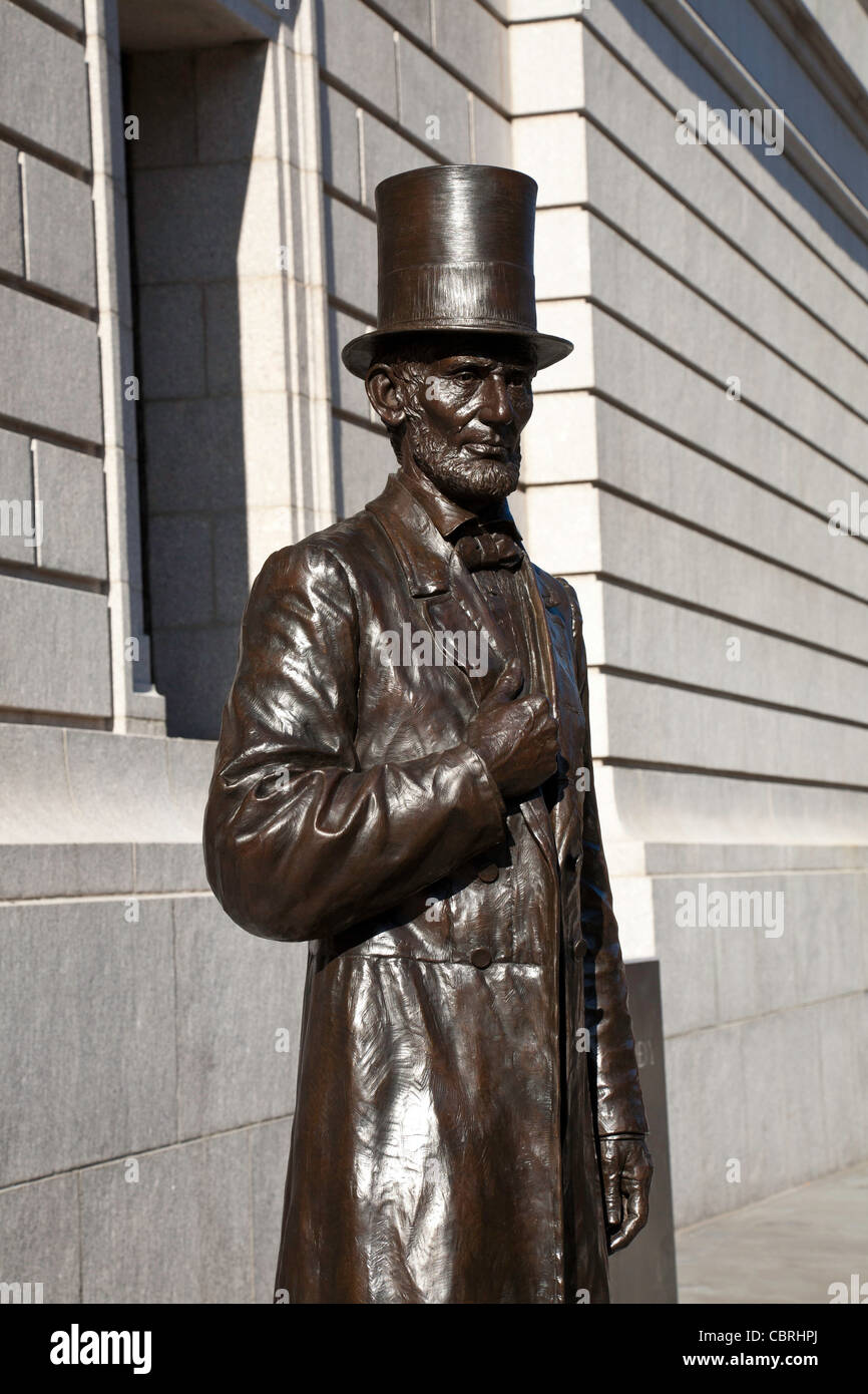 Abraham Lincoln's Bronze Statue, New York Historical Society Museum and Library, 170 Central Park West, NYC Stock Photo