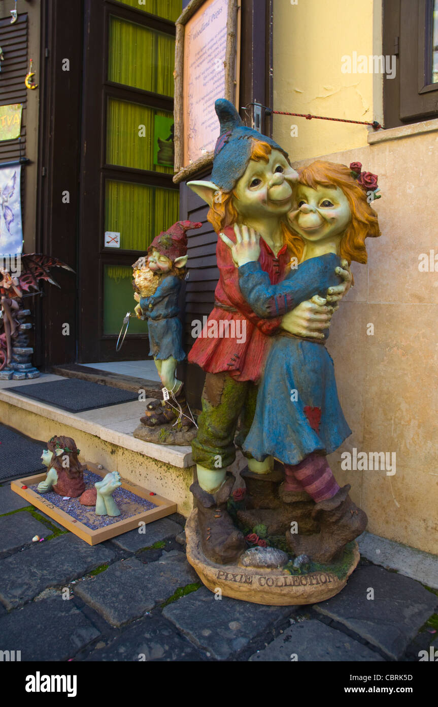 Statue outside shop hires stock photography and images Alamy