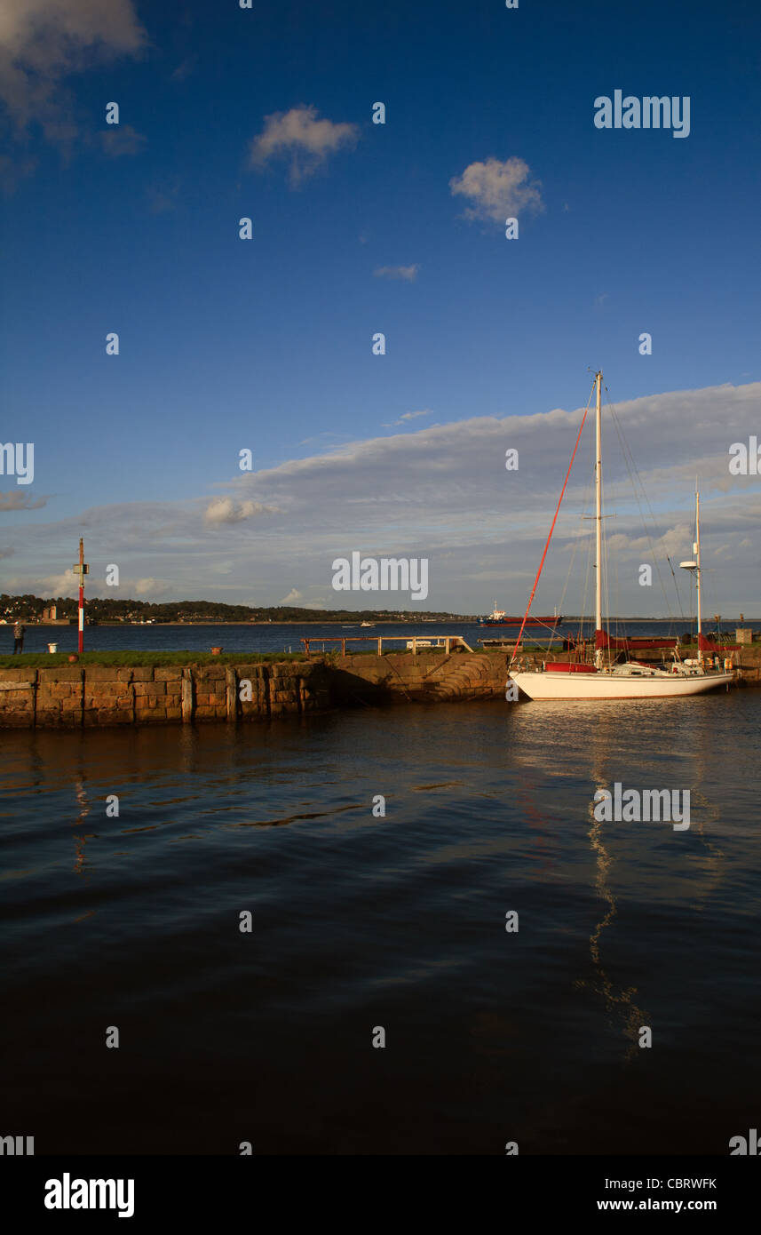Tayport harbour hires stock photography and images Alamy