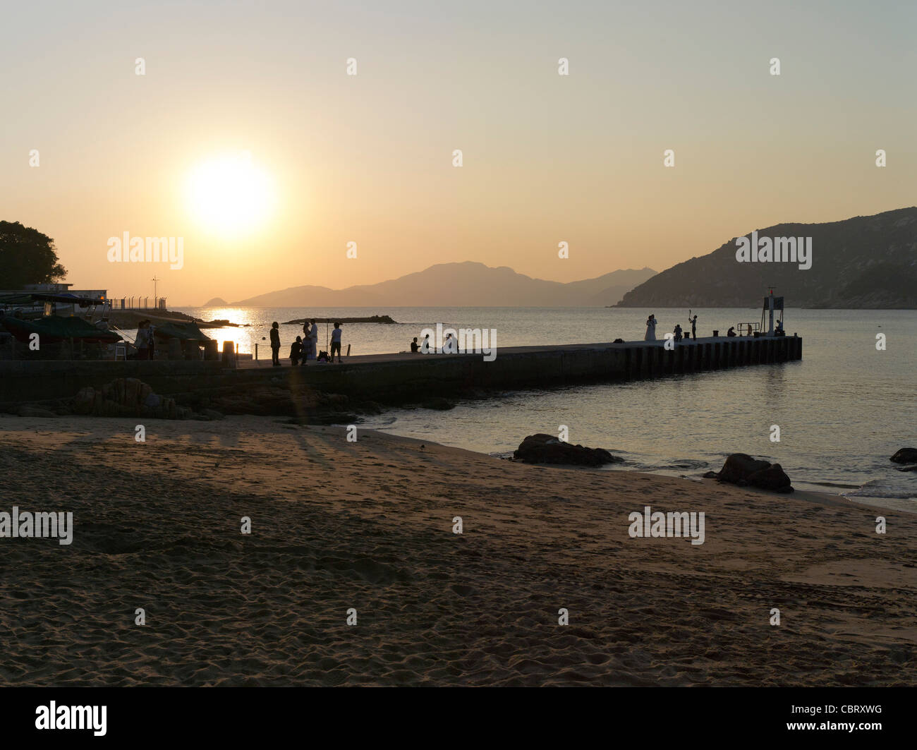 dh St Stephens beach STANLEY HONG KONG Chinese couples wedding photographs sunset pier Stock Photo