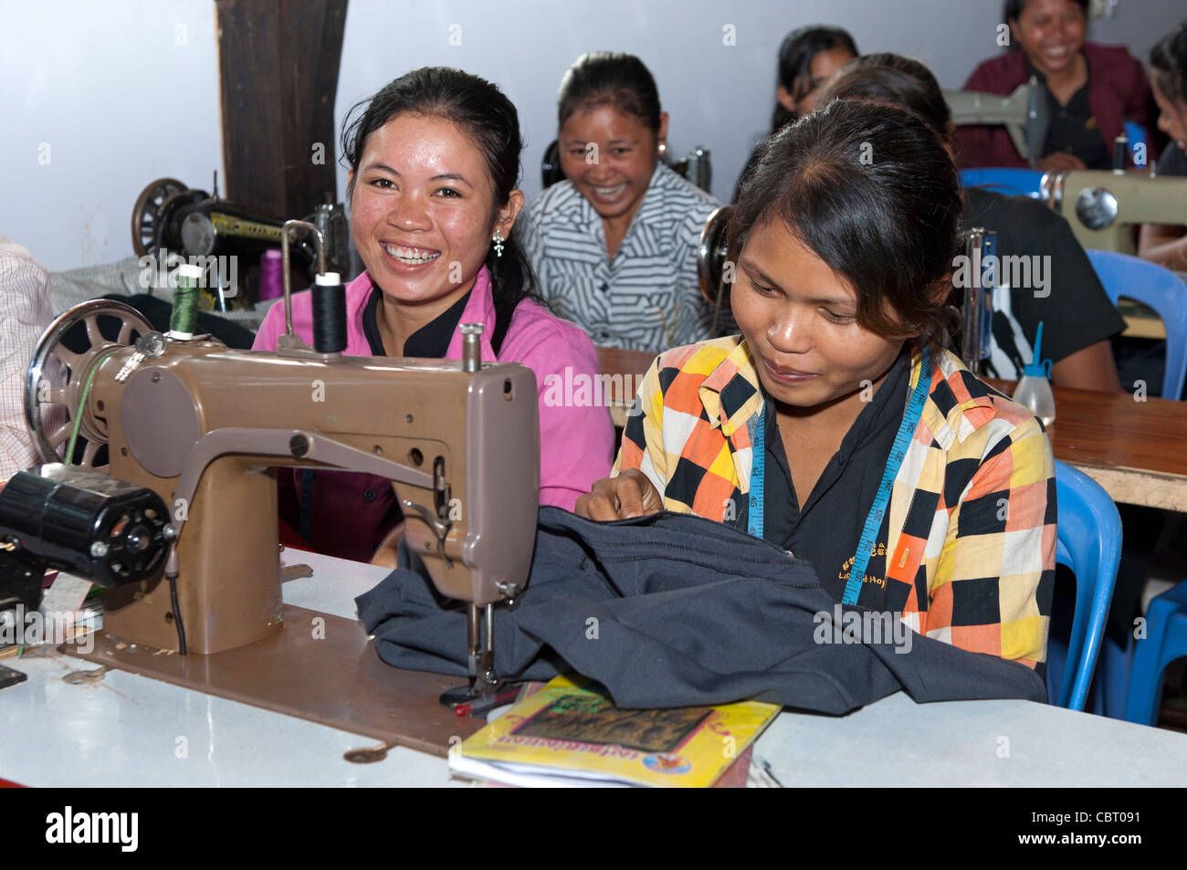 Vocational training for young women at the sewing school of the Life & Hope Association, Siem Reap, Cambodia Stock Photo