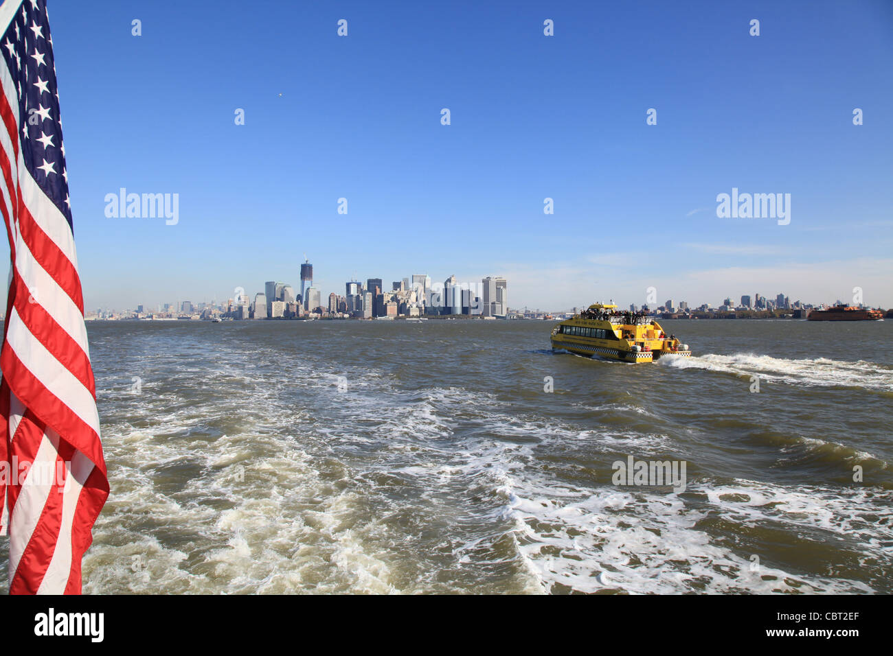 Manhattan, USA, The Stars and Stripes, Banner, outlook, sea, boat ride, trip, Flagge, Aussicht auf Manhattan, USA, Bootsfahrt,NY Stock Photo