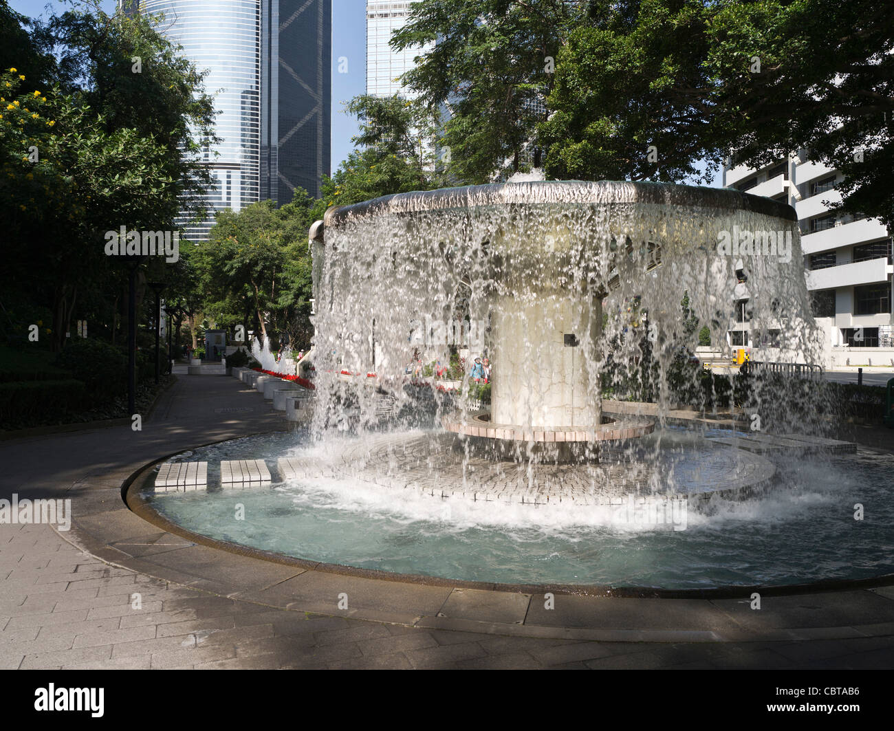 dh Hong Kong Park CENTRAL HONG KONG Fountain in park waterfall garden Stock Photo Alamy