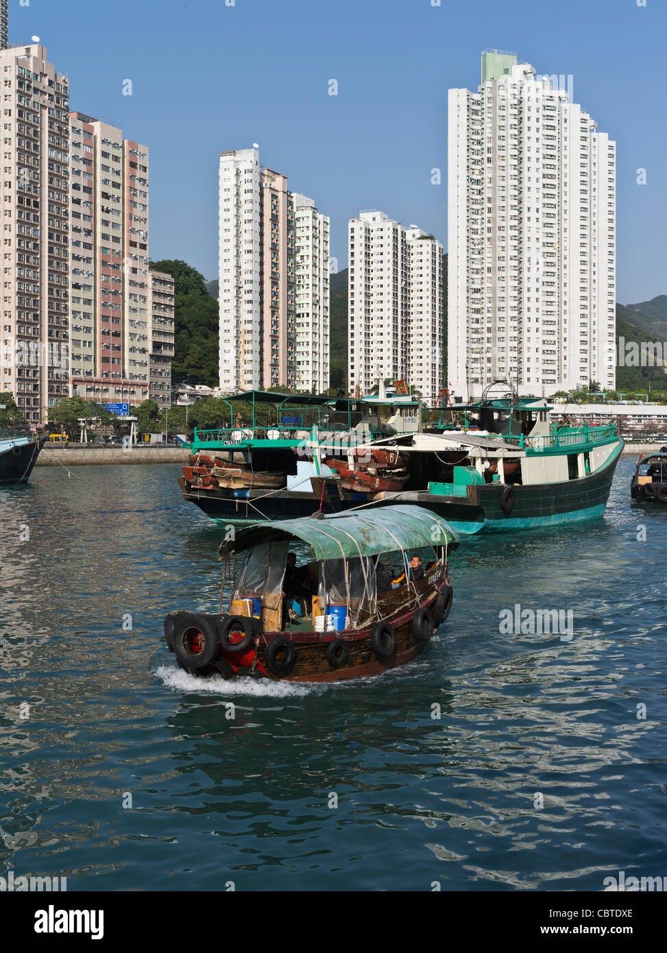 dh Aberdeen Harbour ABERDEEN HONG KONG Tourist Sampan high rise residential flats chinese boat harbor island Stock Photo