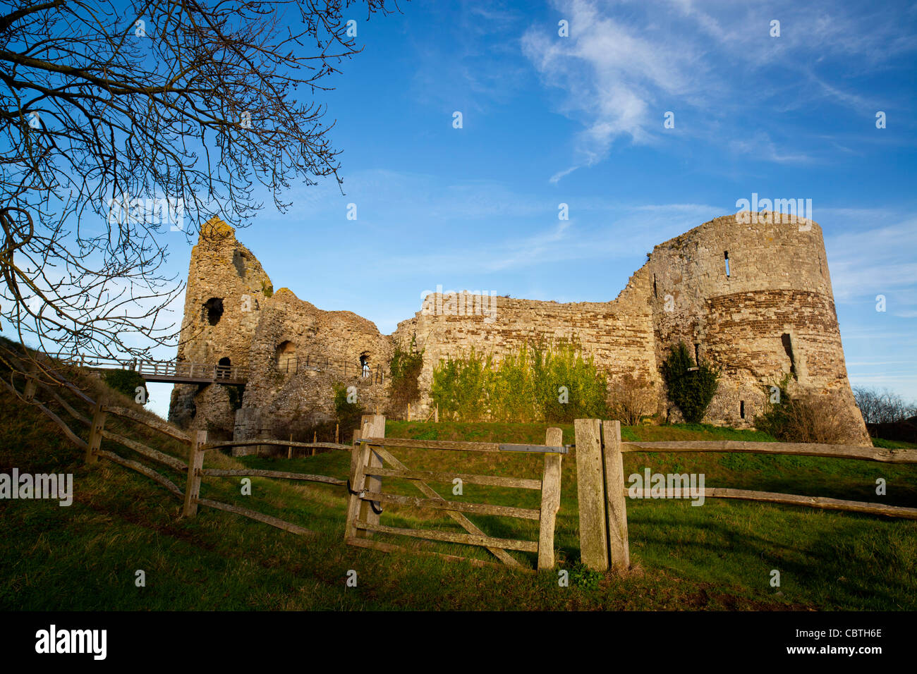 pevensey-castle-in-east-sussex-united-kingdom-stock-photo-alamy