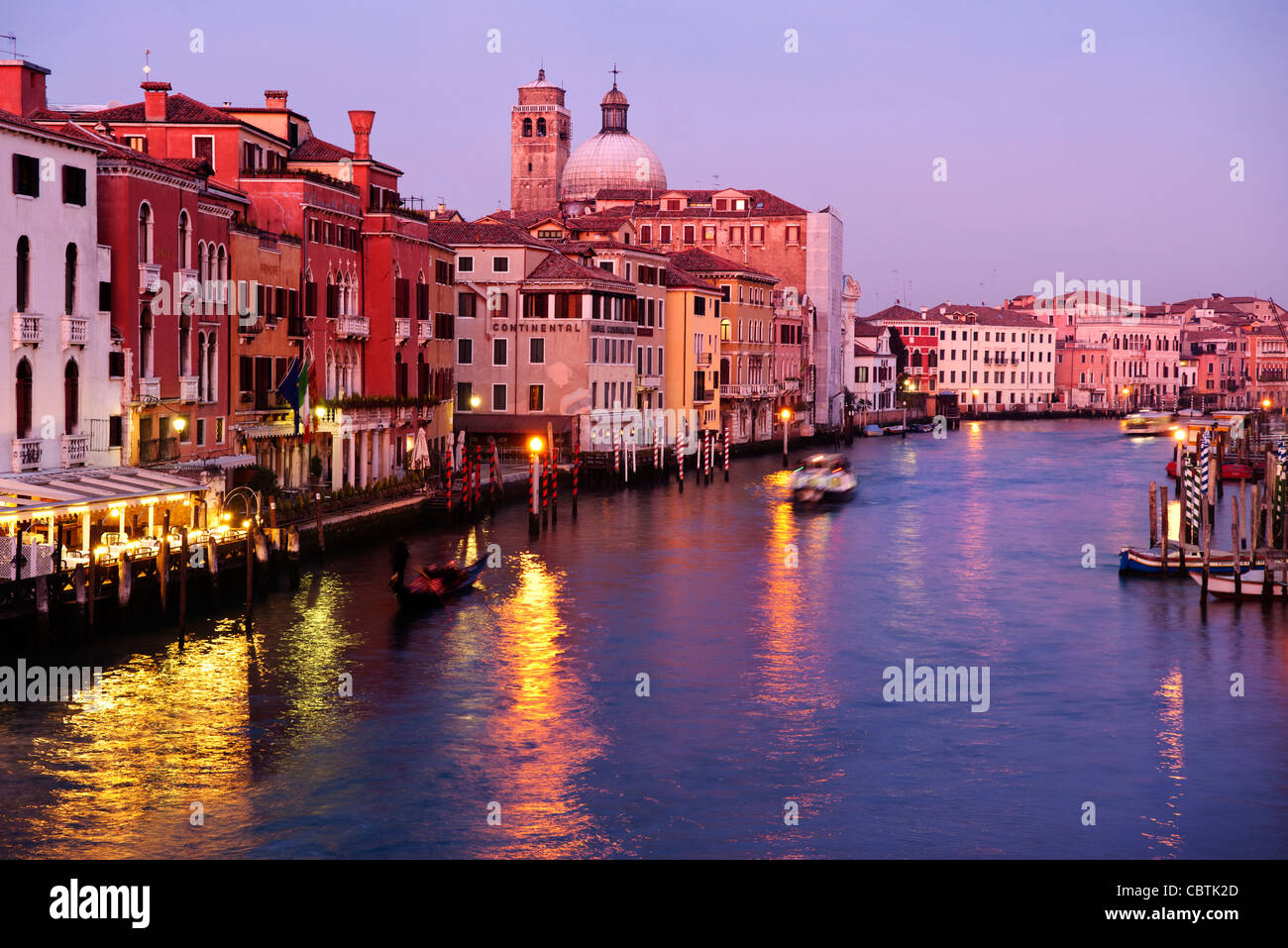 Venice gondola grand canal sunset hi-res stock photography and images ...